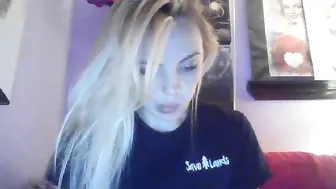 yourbabylynn23 chaturbate skinny bitch jerks pussy with dildo