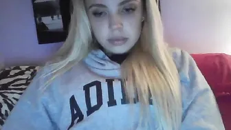 yourbabylynn23 chaturbate busty young lady rides sex toy