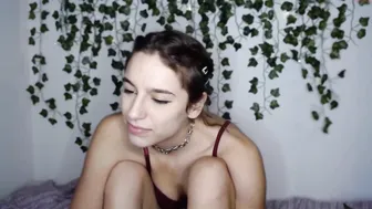 issyeden chaturbate pretty woman and her breasts