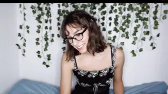 issyeden chaturbate openwork babe turns with juicy tits