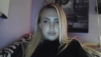 yourbabylynn23 chaturbate cute brown-haired woman performs double fuck