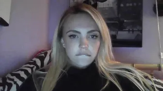 yourbabylynn23 chaturbate cute brown-haired woman performs double fuck