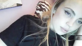 yourbabylynn23 chaturbate cute brown-haired woman performs double fuck