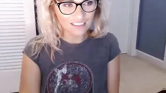 yourfavoritemom82 chaturbate cute slut jerking shaved cunt