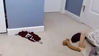 yourfavoritemom82 chaturbate cute slut jerking shaved cunt