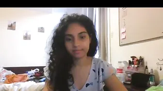 cutelittlearabgirl chaturbate nude babe gets pussy fucked