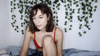 issyeden chaturbate loves jerking off and catches the buzz from the process