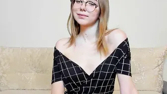 sweetiewow chaturbate beauty fucks her holes with dildos