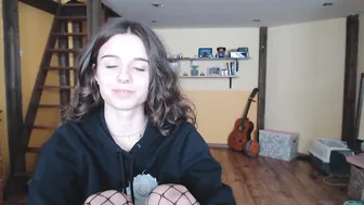 classy_cassie chaturbate busty hottie gently jerks her cunt