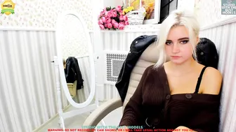 alexis_coy chaturbate crazy chick caresses natural tits