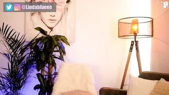 lindabluee chaturbate cute chick fucks herself with sex toys