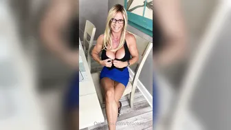 brooketyler manyvids onlyfans puts his fingers in the ass