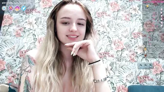 fumari014 chaturbate chick fucks herself with a big rubber dildo
