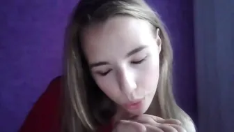 zuzelica chaturbate adult mare jerks both holes with fingers