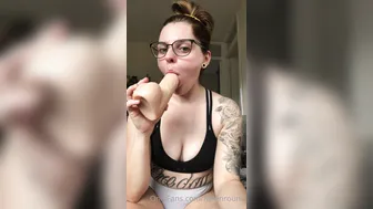helenround manyvids onlyfans busty bitch exposes her charms