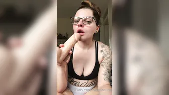 helenround manyvids onlyfans busty bitch exposes her charms