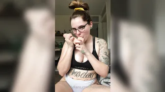 helenround manyvids onlyfans busty bitch exposes her charms