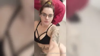 helenround manyvids onlyfans big ass bitch shows off charm