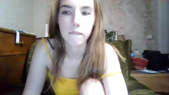 zuzelica chaturbate naughty woman sucks cock