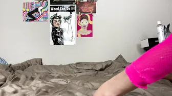 birdyyybby manyvids onlyfans busty lady posing in fr