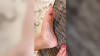 footbaddie manyvids onlyfans cute young lady shows big tits