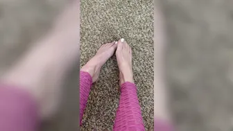 footbaddie manyvids onlyfans beautiful bitch jerks off with an unusual device