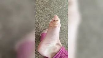 footbaddie manyvids onlyfans beautiful bitch jerks off with an unusual device