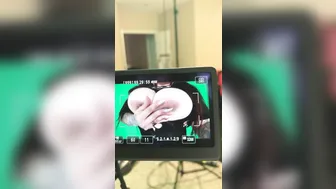 misspoisonxxx manyvids onlyfans dick shows off her shaved cunt