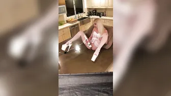 morganrain manyvids onlyfans whore babe masturbates shaved pussy