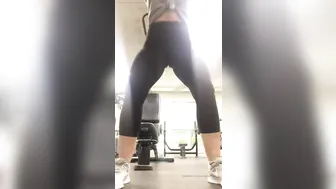 misslyndaleigh manyvids onlyfans to the cute chick rubs her clit