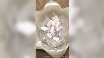 misslyndaleigh manyvids onlyfans greedily fucks her pussy