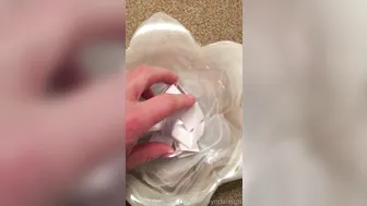 misslyndaleigh manyvids onlyfans greedily fucks her pussy