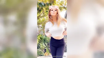 coconutkitty manyvids onlyfans recording from the  private e chat brunette