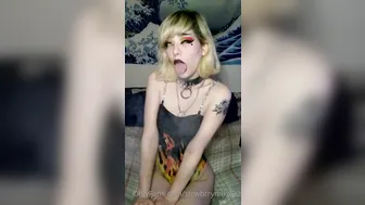 veronika strawberry aka strwbrrymlk  manyvids onlyfans Exciting striptease