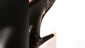 blondierose manyvids onlyfans thick slut caresses  tits