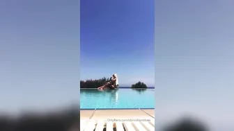 xbrooklynbluex manyvids onlyfans busty babe masturbates shaved cunt