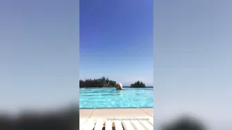 xbrooklynbluex manyvids onlyfans busty babe masturbates shaved cunt