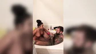 luvevelynclaire manyvids onlyfans a cool lady rides a sex toy