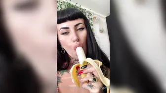 nomorecherrypie  manyvids onlyfans blonde slut caresses sex lips