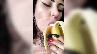 nomorecherrypie  manyvids onlyfans blonde slut caresses sex lips