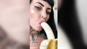 nomorecherrypie  manyvids onlyfans blonde slut caresses sex lips