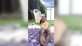 msmariannemarie manyvids onlyfans young bitch caresses shaved holes