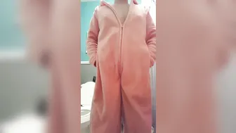 katemaxx manyvids onlyfans cute young lady puts on big tits