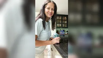 hotwiferio manyvids onlyfans sucks rubber penis