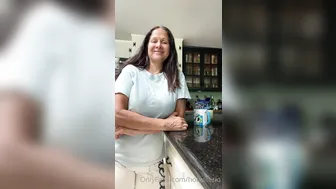 hotwiferio manyvids onlyfans sucks rubber penis