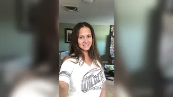 hotwiferio manyvids onlyfans crazy babe shows beautiful breasts