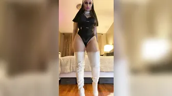 insanelyvain manyvids onlyfans bitch is ready to show all her abilities.