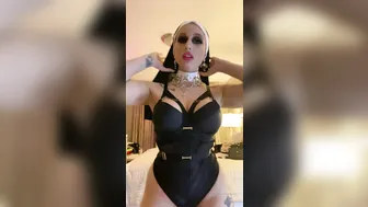 insanelyvain manyvids onlyfans cute passion masturbates shaved holes