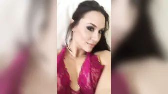 chanelpreston manyvids onlyfans delicious bitch pulls her holes