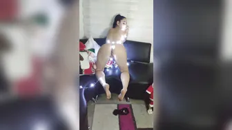 michelle giraldo manyvids onlyfans gorgeous jerks off a banana and cums.